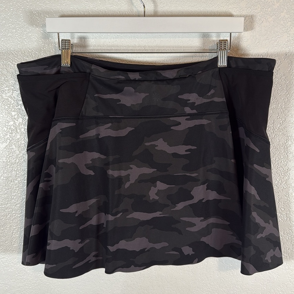 Athleta Dark Camo Match Point Skort 13.5 Size XL Activewear Pickleball Tennis - Picture 3 of 9